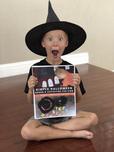 Fun not too scary Halloween Activity Week plans for Toddlers and Preschoolers. With full step by step instruction teacher recommended books that you and the kids will love and songs to sing this is a great way to have fun, read, play, create and learn together.