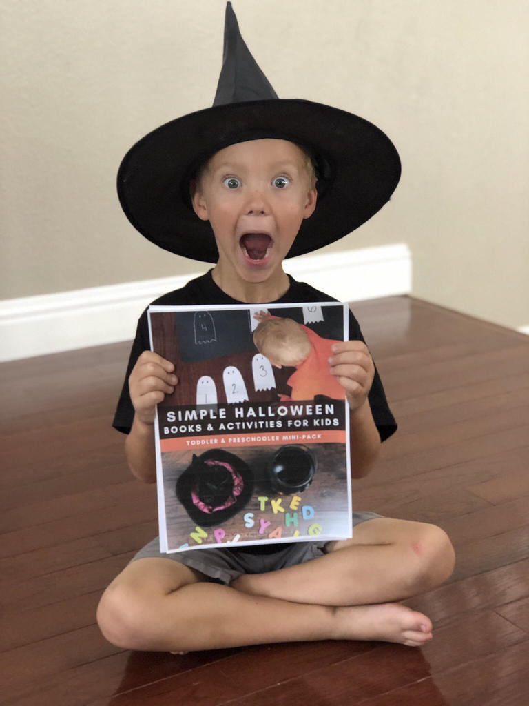 Fun not too scary Halloween Activity Week plans for Toddlers and Preschoolers. With full step by step instruction teacher recommended books that you and the kids will love and songs to sing this is a great way to have fun, read, play, create and learn together.